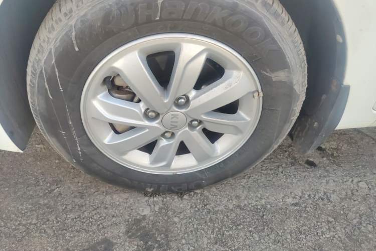 Used Kia K2 2015 Sedan 1.4L Automatic GLS Left Front Wheel Hub