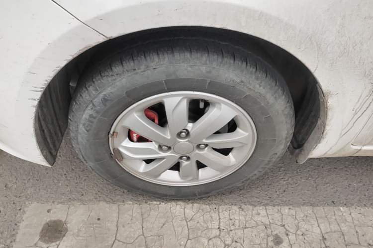 Used Kia K2 2015 Sedan 1.4L MT GLS Left Front Wheel Hub