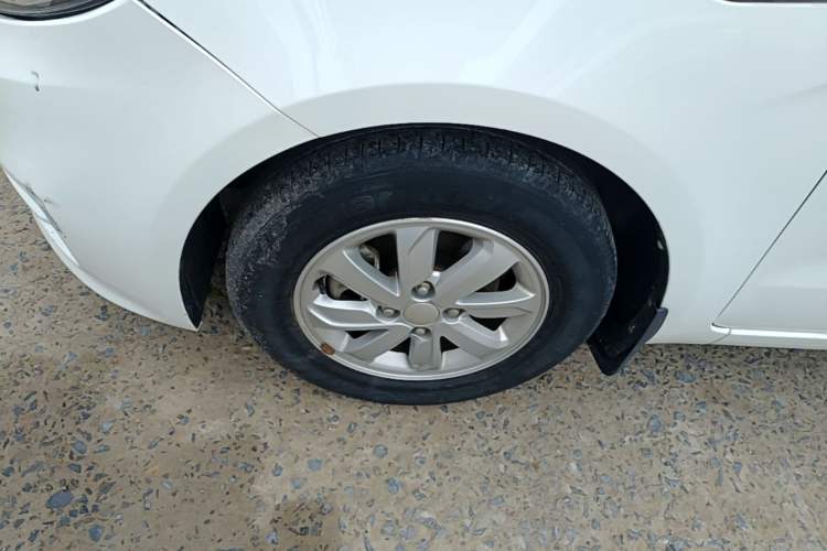Used Kia K2 2015 Sedan 1.4L MT GLS Left Front Wheel Hub