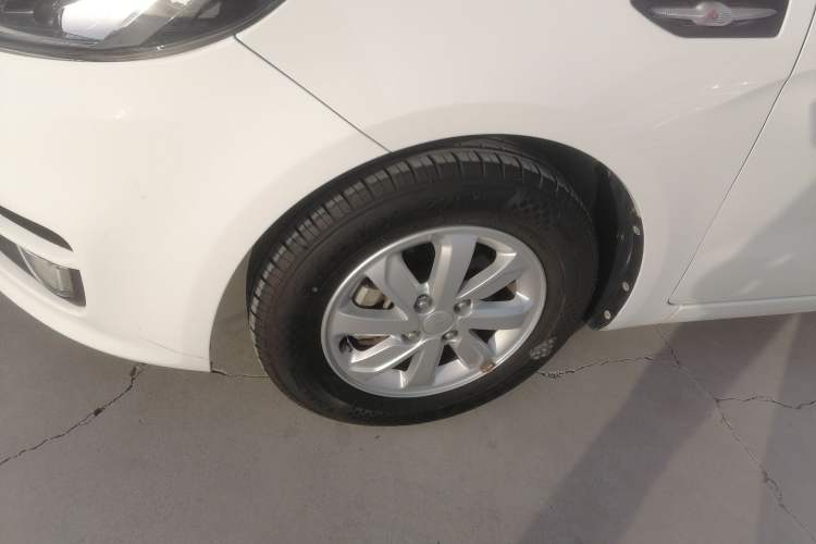 Used Kia K2 2015 Sedan 1.4L MT GLS Left Front Wheel Hub