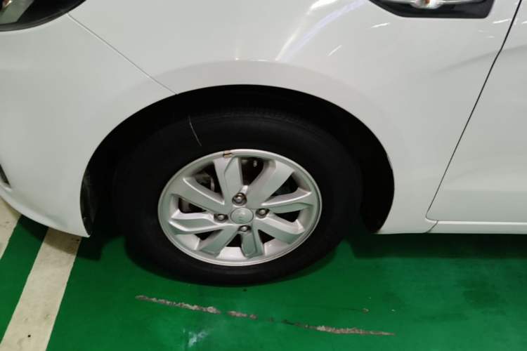 Used Kia K2 2015 Sedan 1.4L Automatic GLS Left Front Wheel Hub