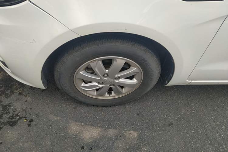 Used Kia K2 2015 Sedan 1.4L MT GLS Left Front Wheel Hub