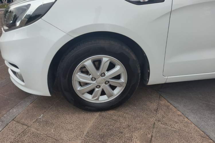 Used Kia K2 2015 Sedan 1.4L Automatic GLS Left Front Wheel Hub