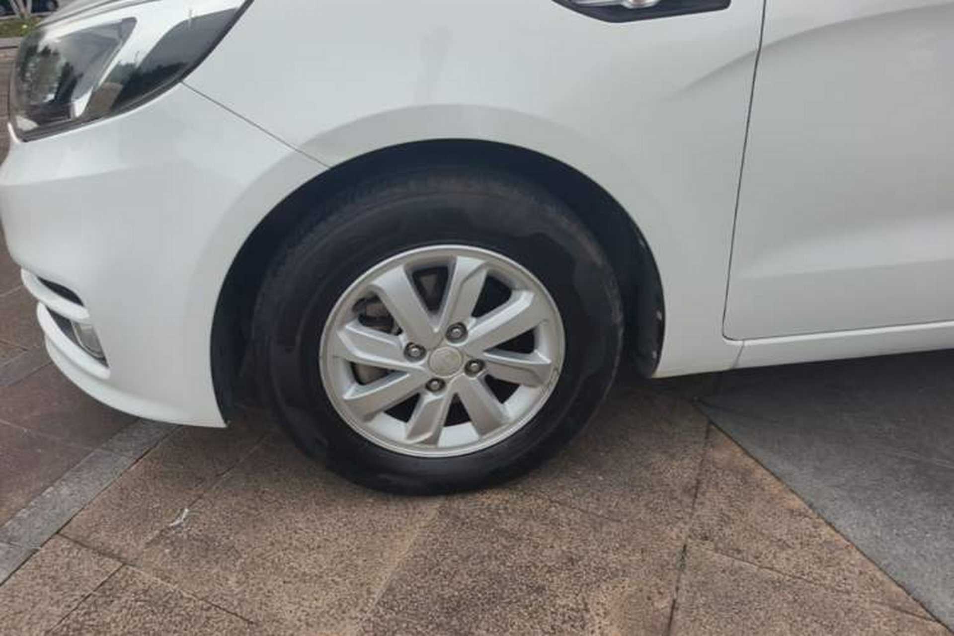 Used Kia K2 2015 Sedan 1.4L Automatic GLS Left Front Wheel Hub