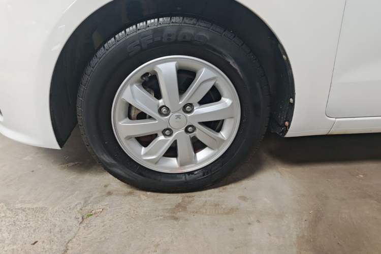 Used Kia K2 2015 Hatchback 1.4L AT GLS Cool Edition Left Front Wheel Hub