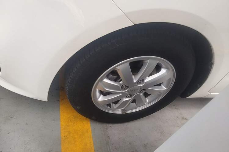 Used Kia K2 2015 Hatchback 1.4L AT GLS Cool Edition Left Front Wheel Hub