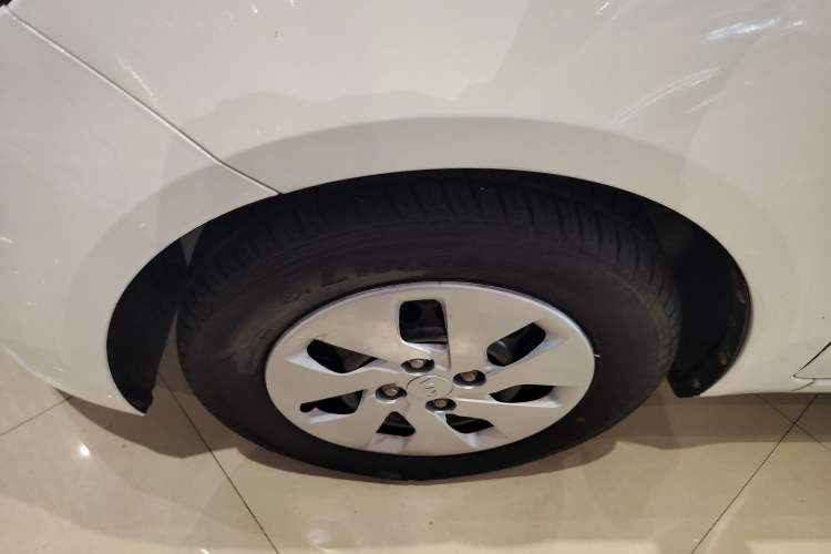 Used Kia K2 2015 Sedan 1.4L Automatic GLS Left Front Wheel Hub