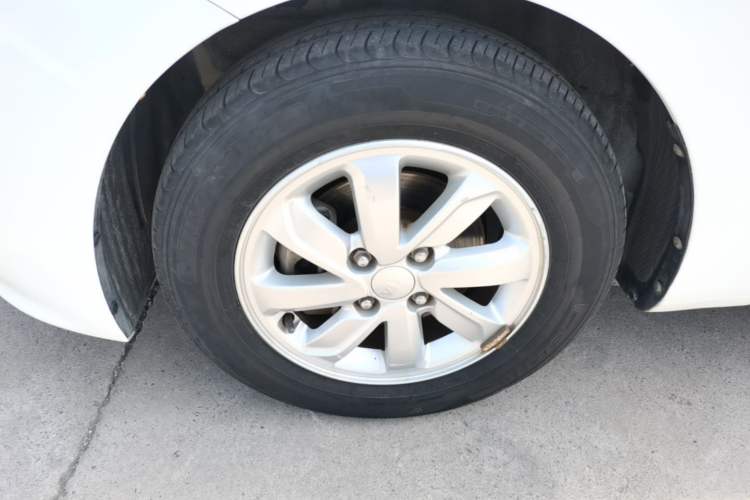 Used Kia K2 2015 Sedan 1.4L Automatic GLS Left Front Wheel Hub