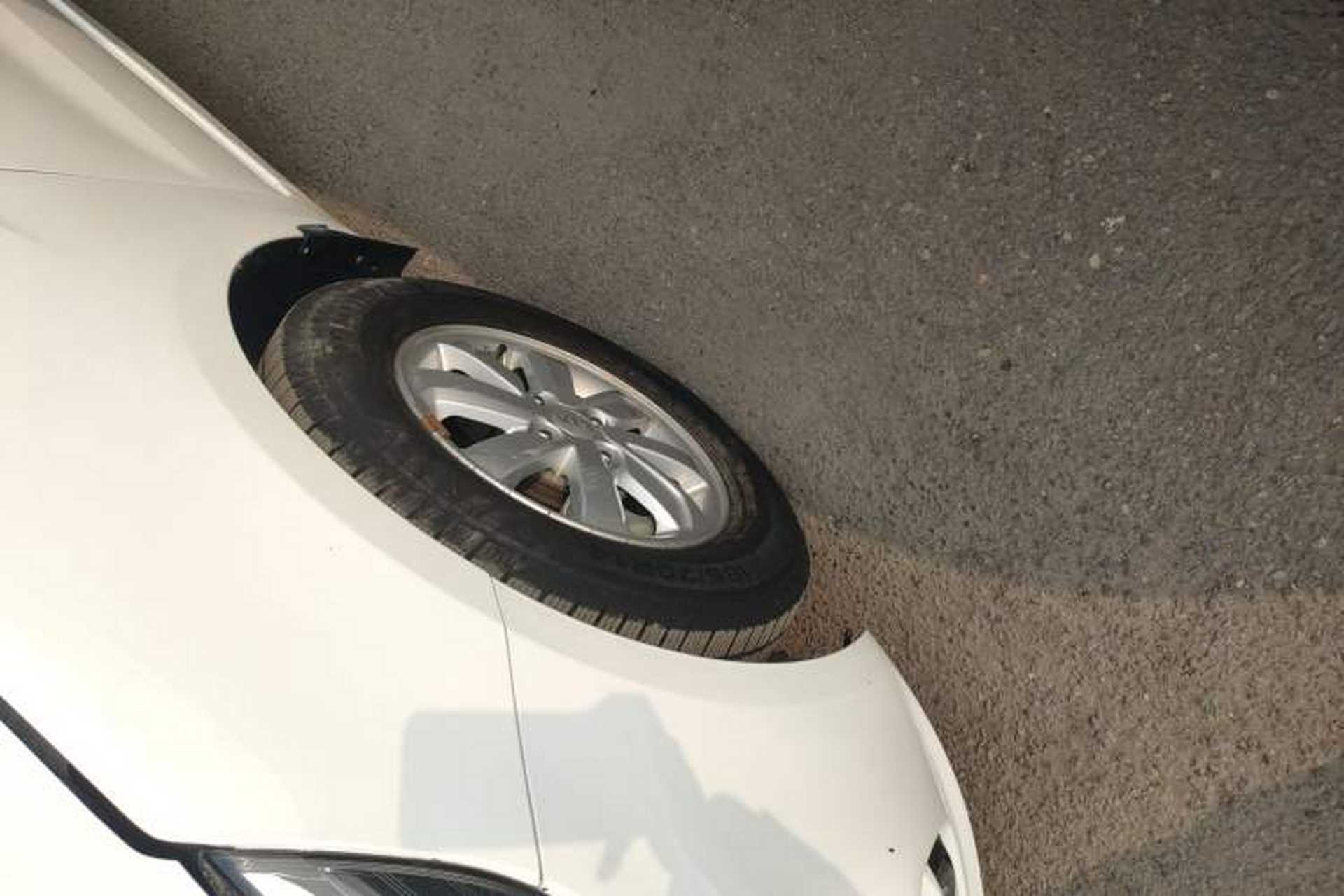 Used Kia K2 2015 Sedan 1.4L MT GLS Left Front Wheel Hub