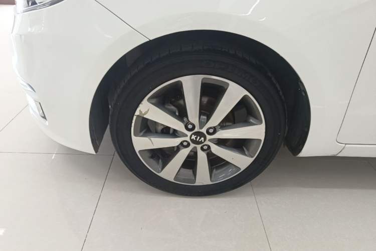 Used Kia K2 2015 Sedan 1.6L Automatic Transmission Premium Left Front Wheel Hub