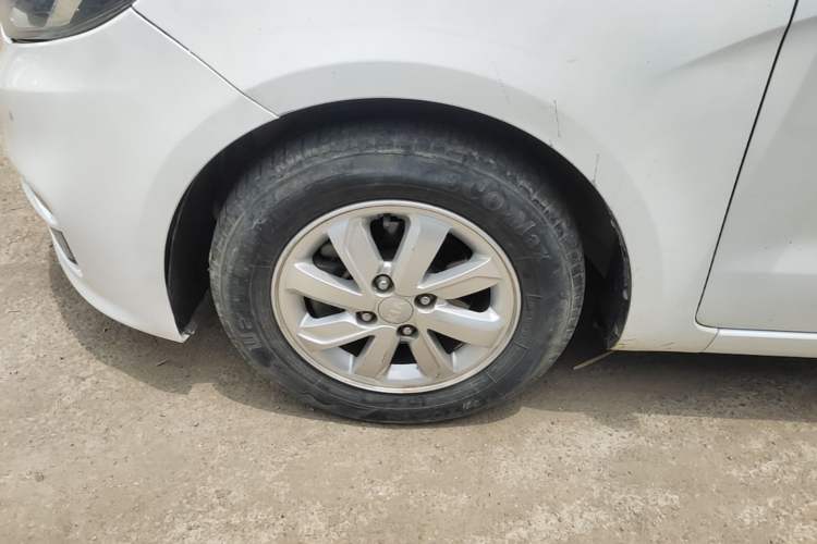 Used Kia K2 2015 Sedan 1.4L Automatic GLS Left Front Wheel Hub