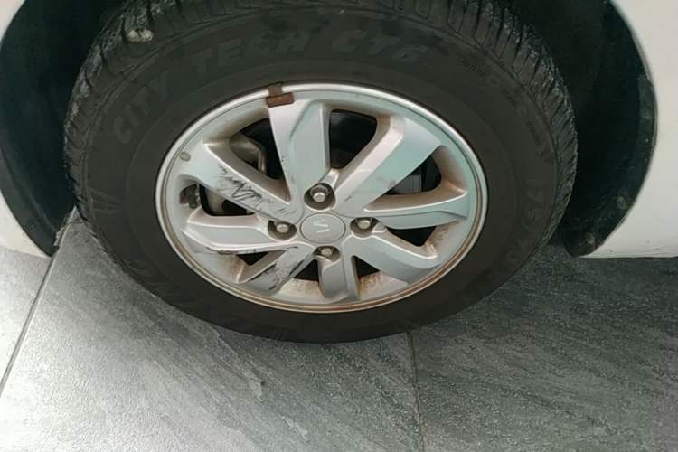 Used Kia K2 2015 Sedan 1.4L Automatic GLS Left Front Wheel Hub