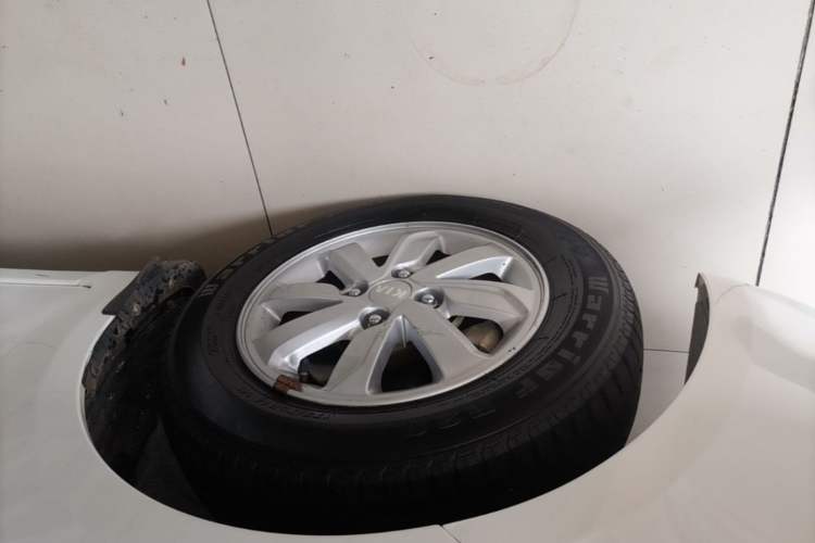 Used Kia K2 2015 Sedan 1.4L Automatic GLS Left Front Wheel Hub