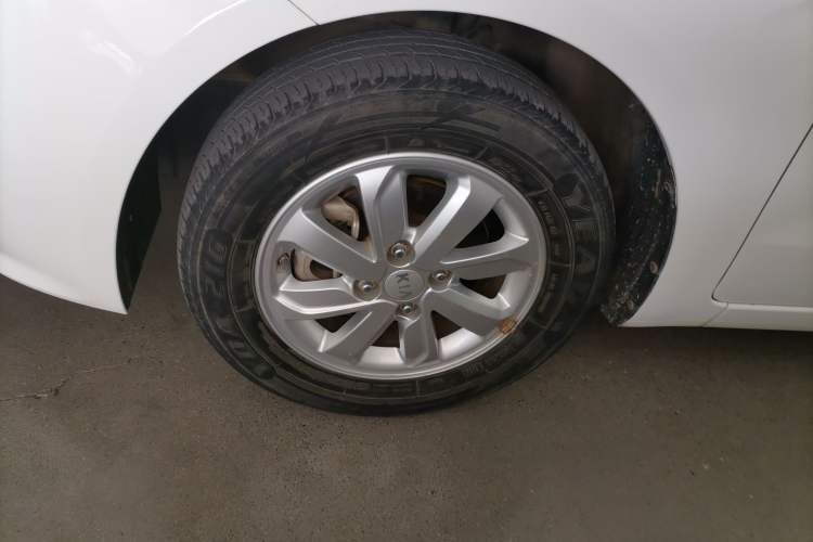 Used Kia K2 2015 Sedan 1.4L MT GLS Left Front Wheel Hub