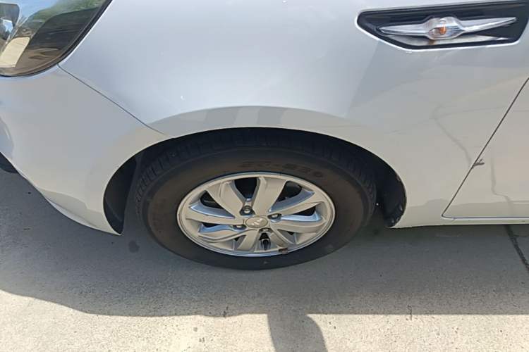 Used Kia K2 2015 Sedan 1.4L MT GLS Left Front Wheel Hub