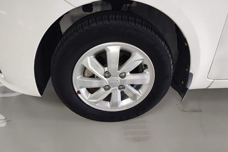 Used Kia K2 2015 Sedan 1.4L MT GLS Left Front Wheel Hub