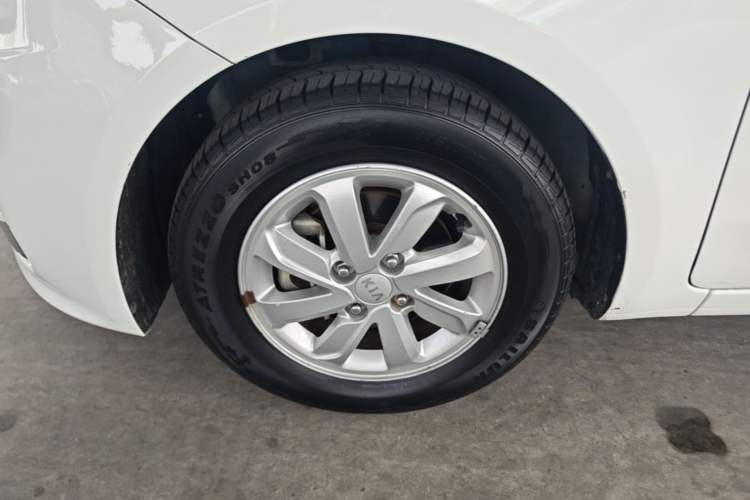 Used Kia K2 2015 Sedan 1.4L MT GLS Left Front Wheel Hub