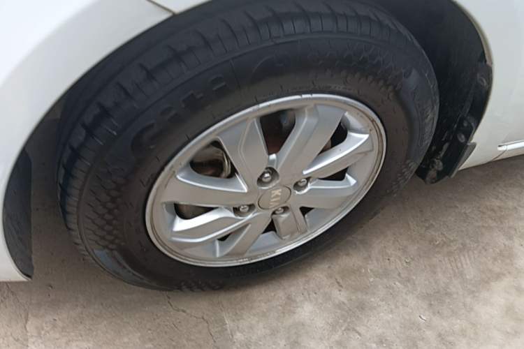 Used Kia K2 2015 Sedan 1.4L MT GLS Left Front Wheel Hub