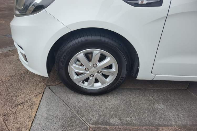 Used Kia K2 2015 Sedan 1.4L Automatic GLS Left Front Wheel Hub