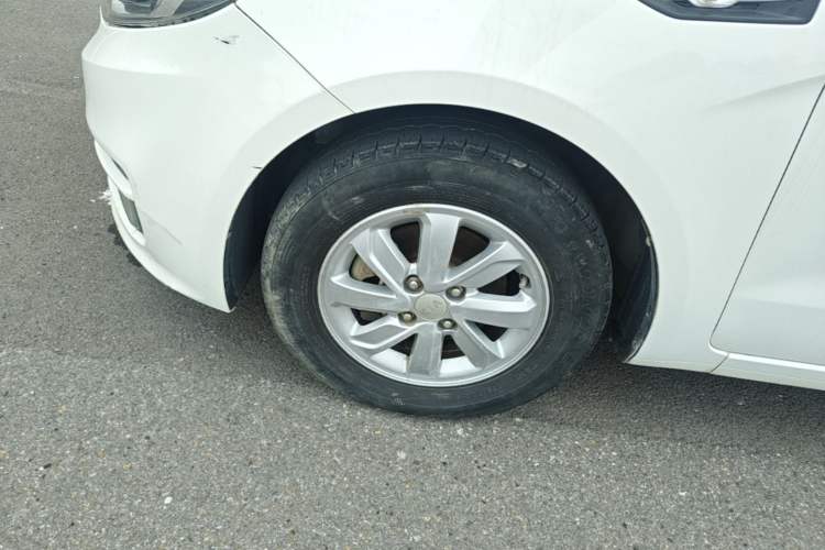 Used Kia K2 2015 Sedan 1.4L MT GLS Left Front Wheel Hub