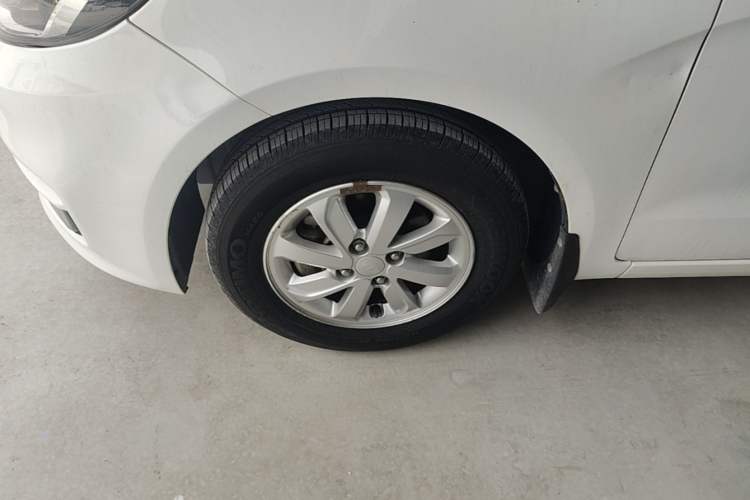Used Kia K2 2015 Sedan 1.4L Automatic GLS Left Front Wheel Hub