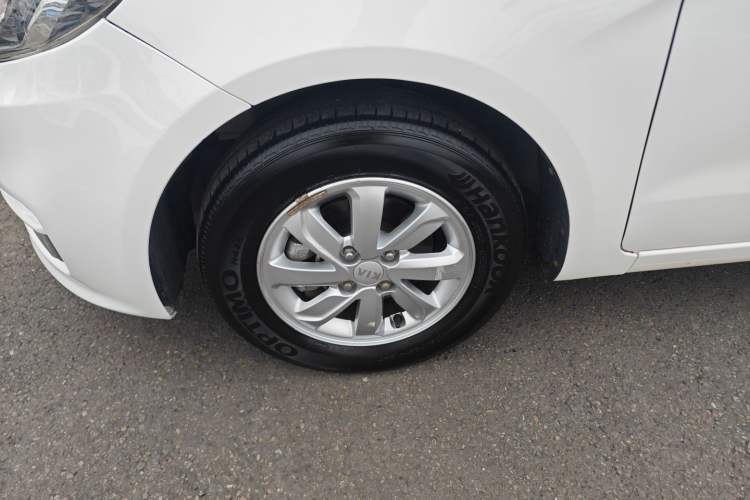 Used Kia K2 2015 Sedan 1.4L Automatic GLS Left Front Wheel Hub
