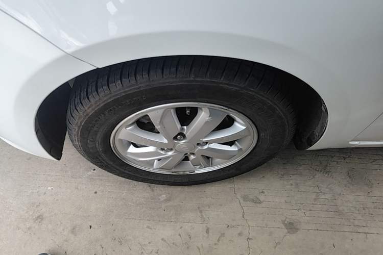 Used Kia K2 2015 Sedan 1.4L MT GLS Left Front Wheel Hub