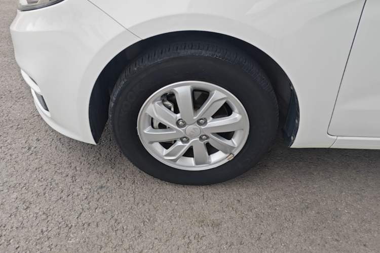 Used Kia K2 2015 Sedan 1.4L Automatic GLS Left Front Wheel Hub