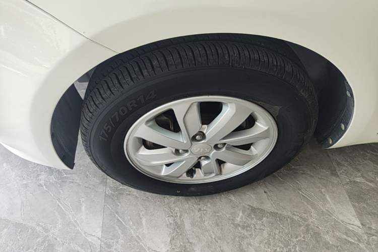 Used Kia K2 2015 Sedan 1.4L Automatic GLS Left Front Wheel Hub