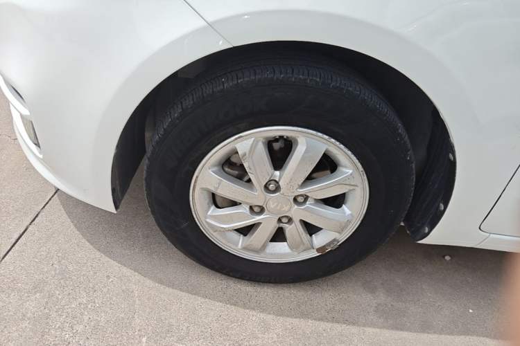 Used Kia K2 2015 Sedan 1.4L MT GLS Left Front Wheel Hub