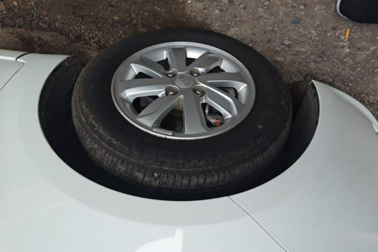 Used Kia K2 2015 Hatchback 1.4L MT GLS Cool Edition Left Front Wheel Hub