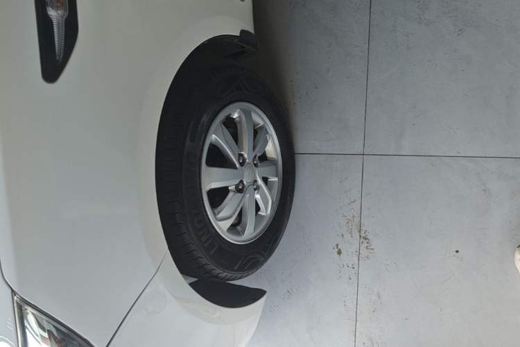 Used Kia K2 2015 Sedan 1.4L Automatic GLS Left Front Wheel Hub