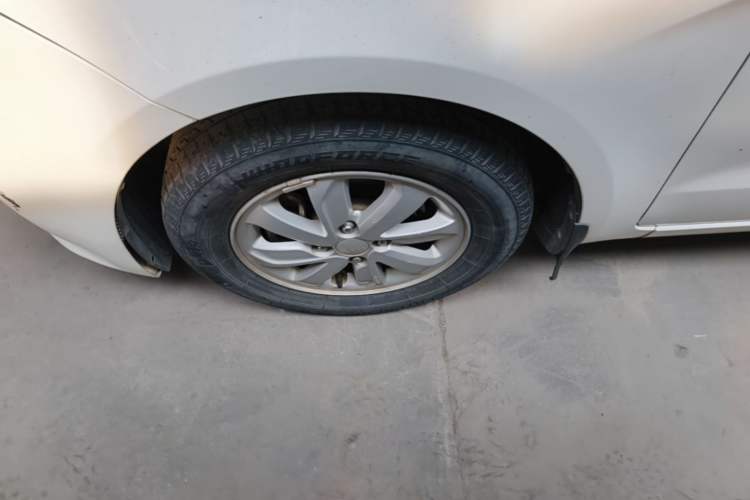 Used Kia K2 2015 Sedan 1.4L MT GLS Left Front Wheel Hub