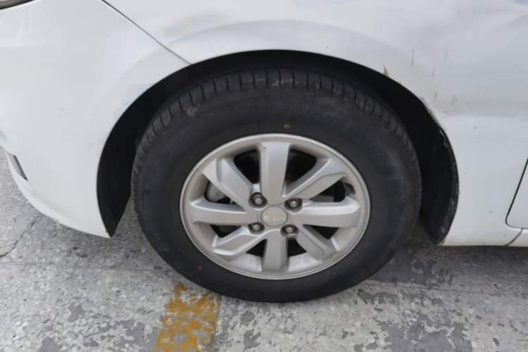 Used Kia K2 2015 Sedan 1.4L MT GLS Left Front Wheel Hub