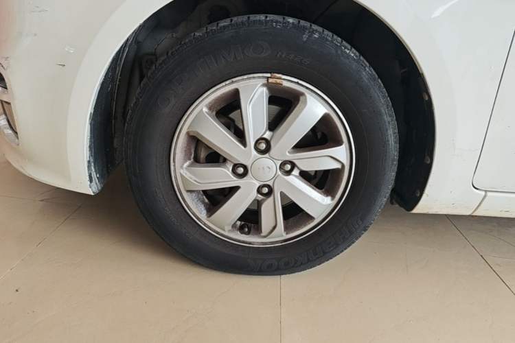 Used Kia K2 2015 Sedan 1.4L Automatic GLS Left Front Wheel Hub