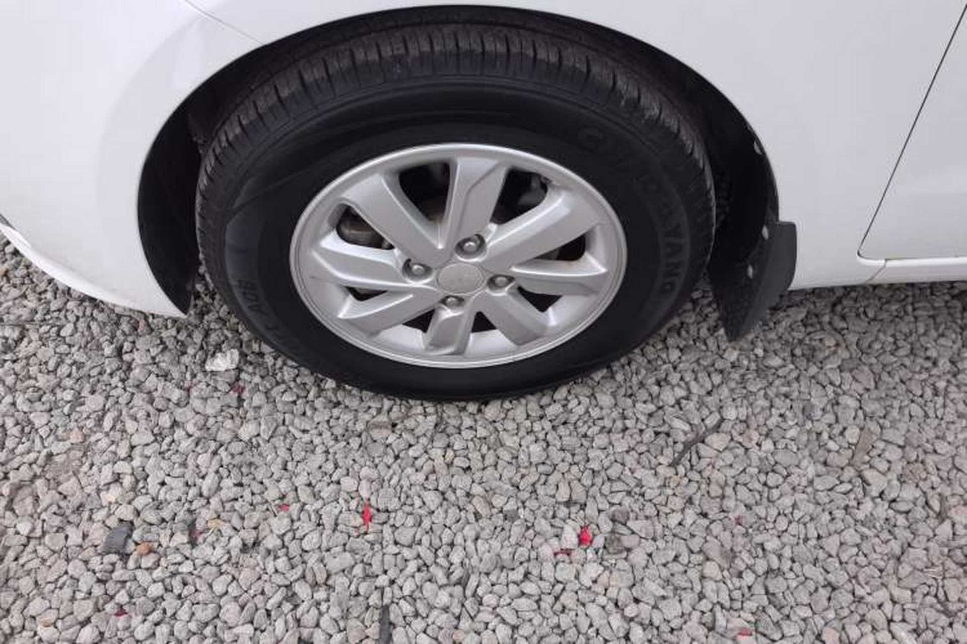 Used Kia K2 2015 Sedan 1.4L MT GLS Left Front Wheel Hub