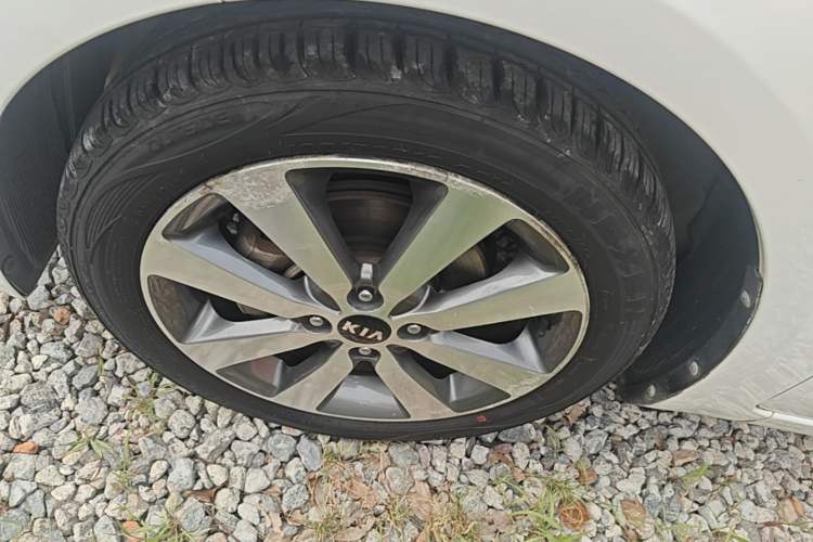 Used Kia K2 2015 Sedan 1.6L Automatic Transmission Premium Left Front Wheel Hub