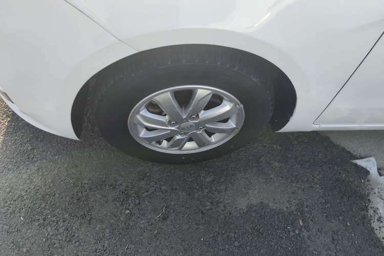 Used Kia K2 2015 Sedan 1.4L MT GLS Left Front Wheel Hub