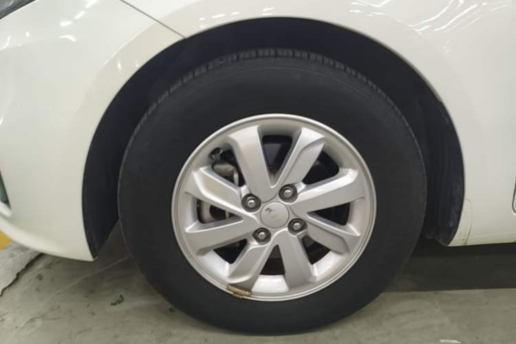 Used Kia K2 2015 Hatchback 1.4L AT GLS Cool Edition Left Front Wheel Hub