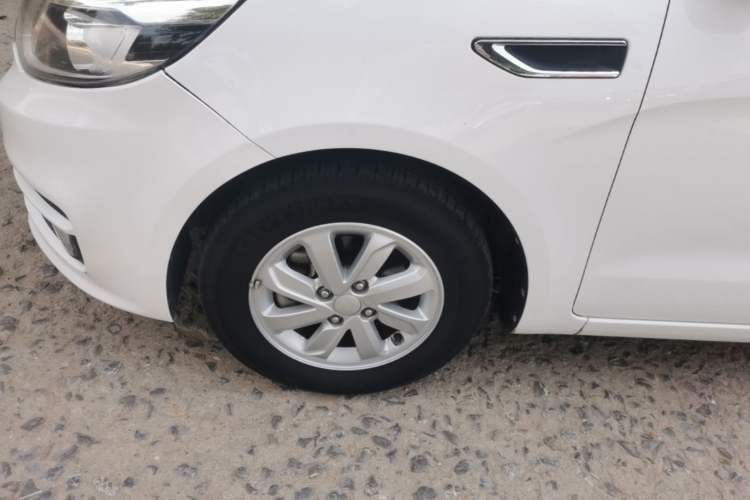 Used Kia K2 2015 Sedan 1.4L MT TOP Left Front Wheel Hub