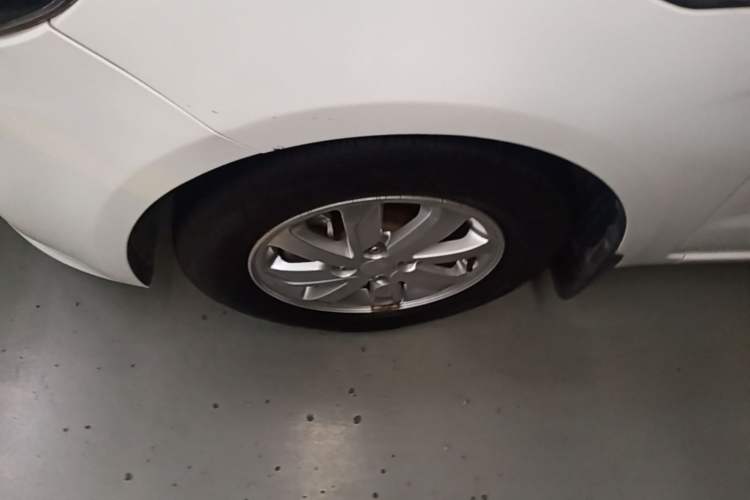 Used Kia K2 2015 Sedan 1.4L Automatic GLS Left Front Wheel Hub