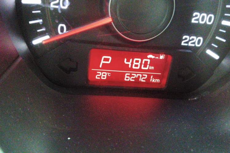 Used Kia K2 2015 Sedan 1.4L Automatic GLS Odometer Close Up