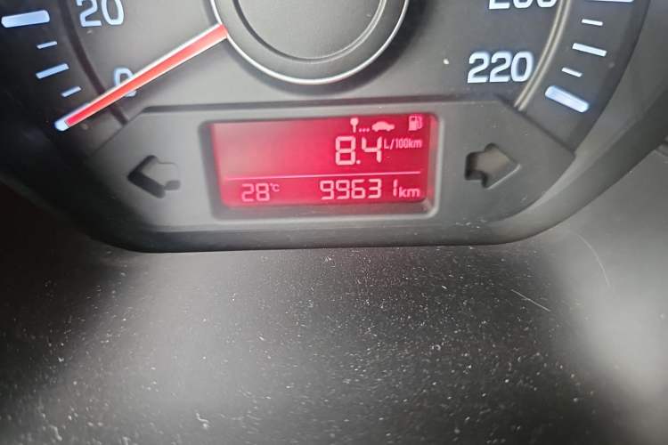 Used Kia K2 2015 Hatchback 1.4L MT GLS Odometer Close Up