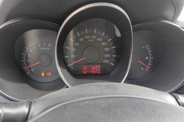 Used Kia K2 2015 Sedan 1.4L Automatic GLS Odometer Close Up