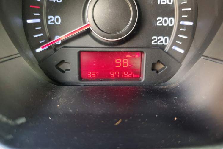 Used Kia K2 2015 Sedan 1.4L MT GLS Odometer Close Up