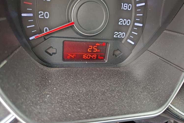 Used Kia K2 2015 Sedan 1.4L MT GLS Odometer Close Up