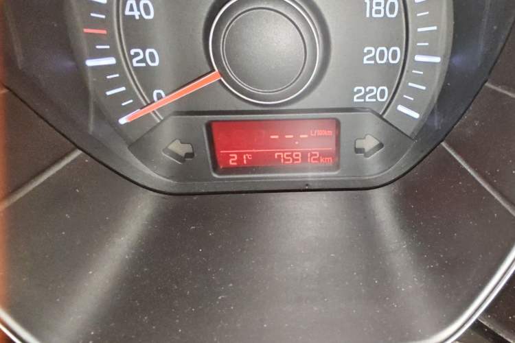 Used Kia K2 2015 Hatchback 1.4L MT GLS Cool Edition Odometer Close Up