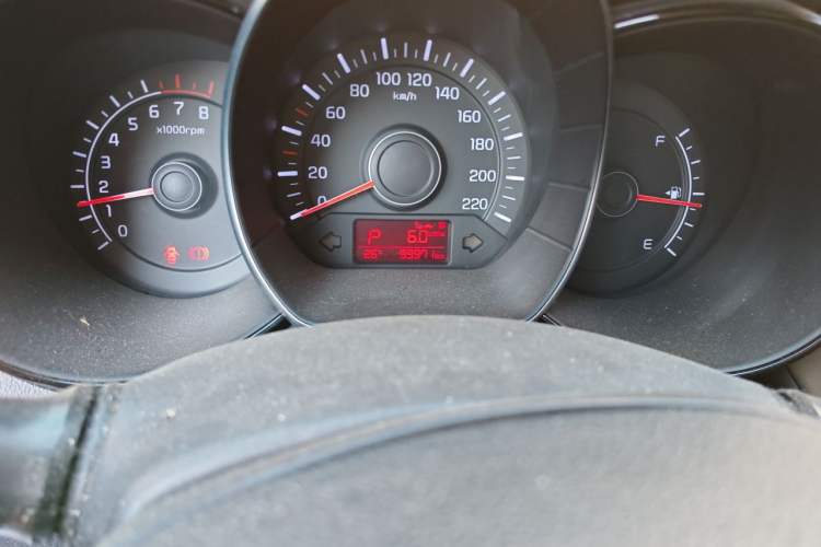 Used Kia K2 2015 Sedan 1.4L Automatic GLS Odometer Close Up