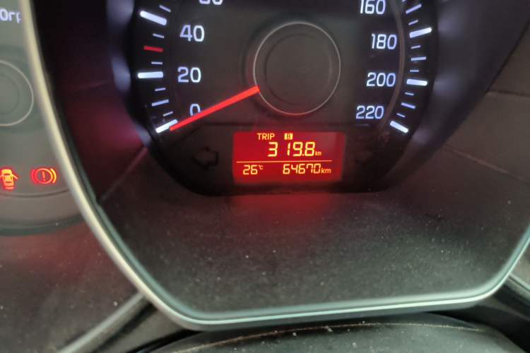 Used Kia K2 2015 Sedan 1.4L MT GLS Odometer Close Up