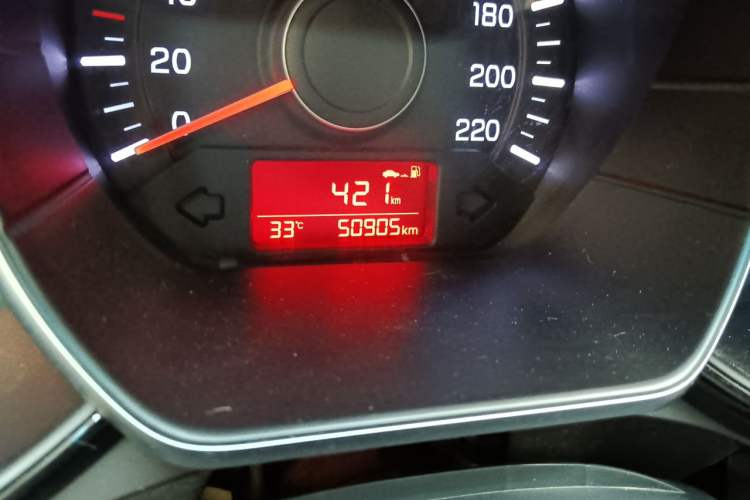 Used Kia K2 2015 Sedan 1.4L MT GLS Odometer Close Up